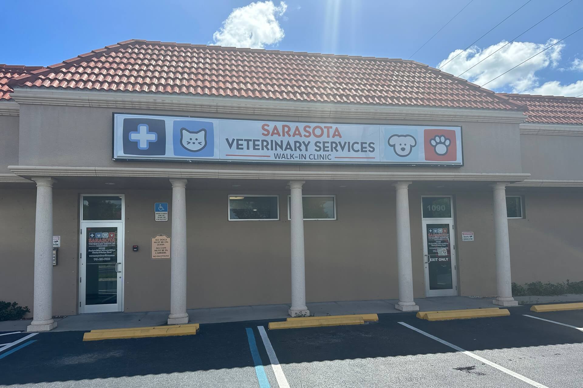 Exterior of the walk-in veterinary clinic building in Sarasota